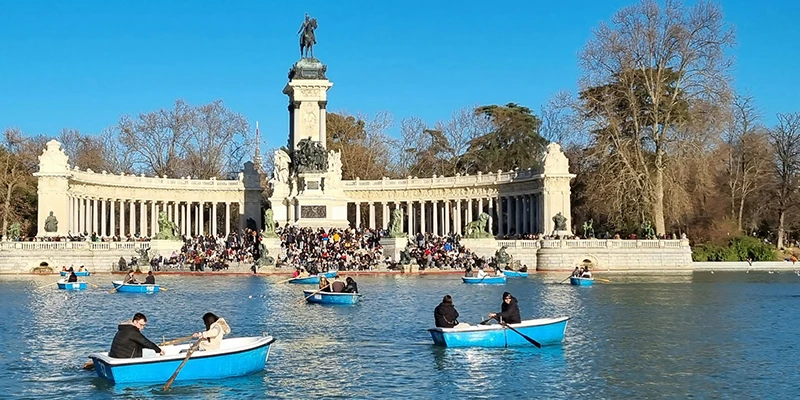 The Estanque Grande del Retiro artificial lake has been the park's centerpiece since the 17th century